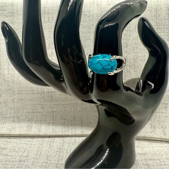 New Turquoise Howlite Statement Ring, Size 7 - Picture 2 of 5